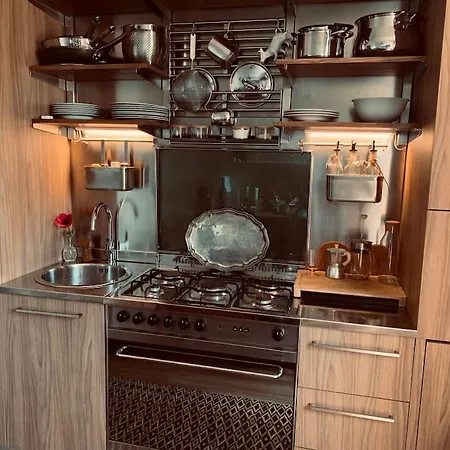 All'ombra Del Duomo - Vista Sullo Scorcio *